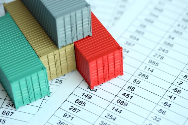 Global business container cargo ship in import export business logistic Entendiendo los Incoterms 2025 y su aplicación en tus importaciones